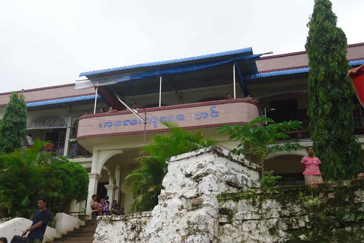 Mon-Hospital
