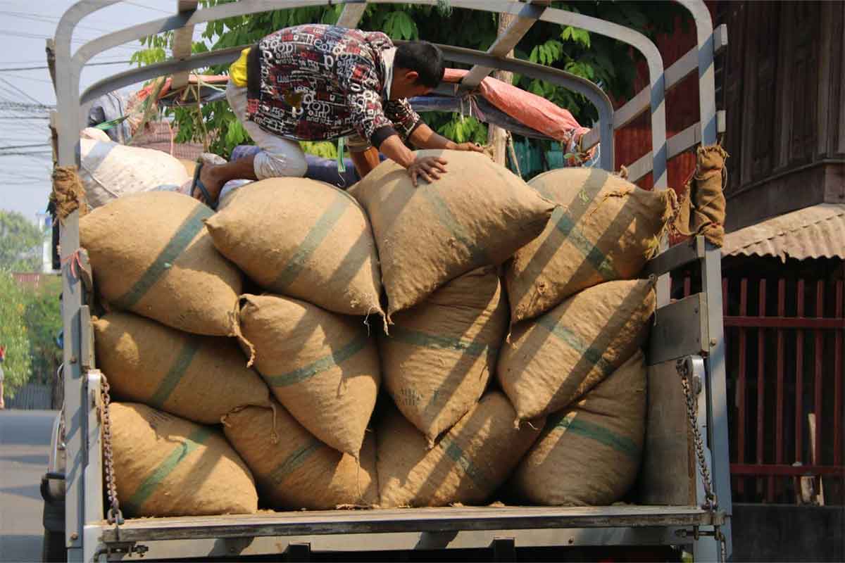 ဒေသထွက်ကုန်အဝင်နည်းသဖြင့် ထားဝယ်မြို့ရှိ ပွဲရုံလုပ်ငန်းအချို့ လည်ပတ်ရန်ခက်ခဲ