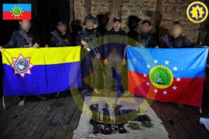 ဓာတ်ပုံ - မတ်လ ၁ ရက် နည်းပညာတက္ကသိုလ်အရှေ့ ပစ်ခတ်မှုအတွင်း သိမ်းဆည်းရမိသည့် လက်နက်ပစ္စည်းများနှင့် DNLA တပ်ဖွဲ့ဝင်များ။ Photo - ဒူရကစစ်ကြောင်း။