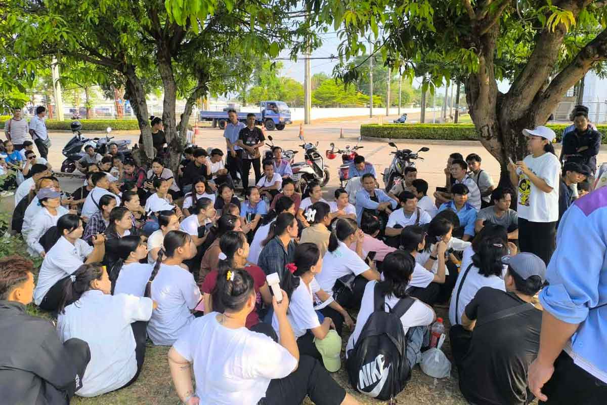 ထိုင်းဆုန်ကရန် အားလပ်ရက်တွင် မြန်မာလုပ်သားခြောက်ရာကျော် ရုတ်တရက် အလုပ်ရပ်နားခံရ