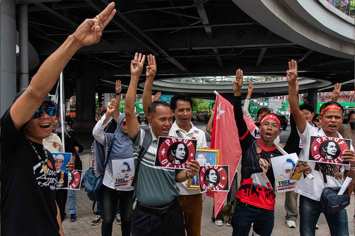 CI မလိုဘဲ ပန်းရောင်ကတ်တစ်ခုတည်းဖြင့် နေထိုင်လုပ်ကိုင်ခွင့်ပြုရန် ဘန်ကောက်တွင် မြန်မာလုပ်သားများတောင်းဆို