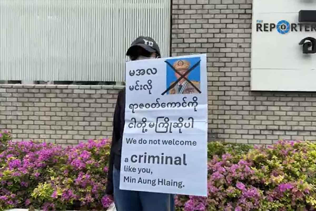 စစ်ခေါင်းဆောင် ထိုင်းခရီးစဉ် ဘန်ကောက်တွင် မြန်မာများ ဆန္ဒပြ