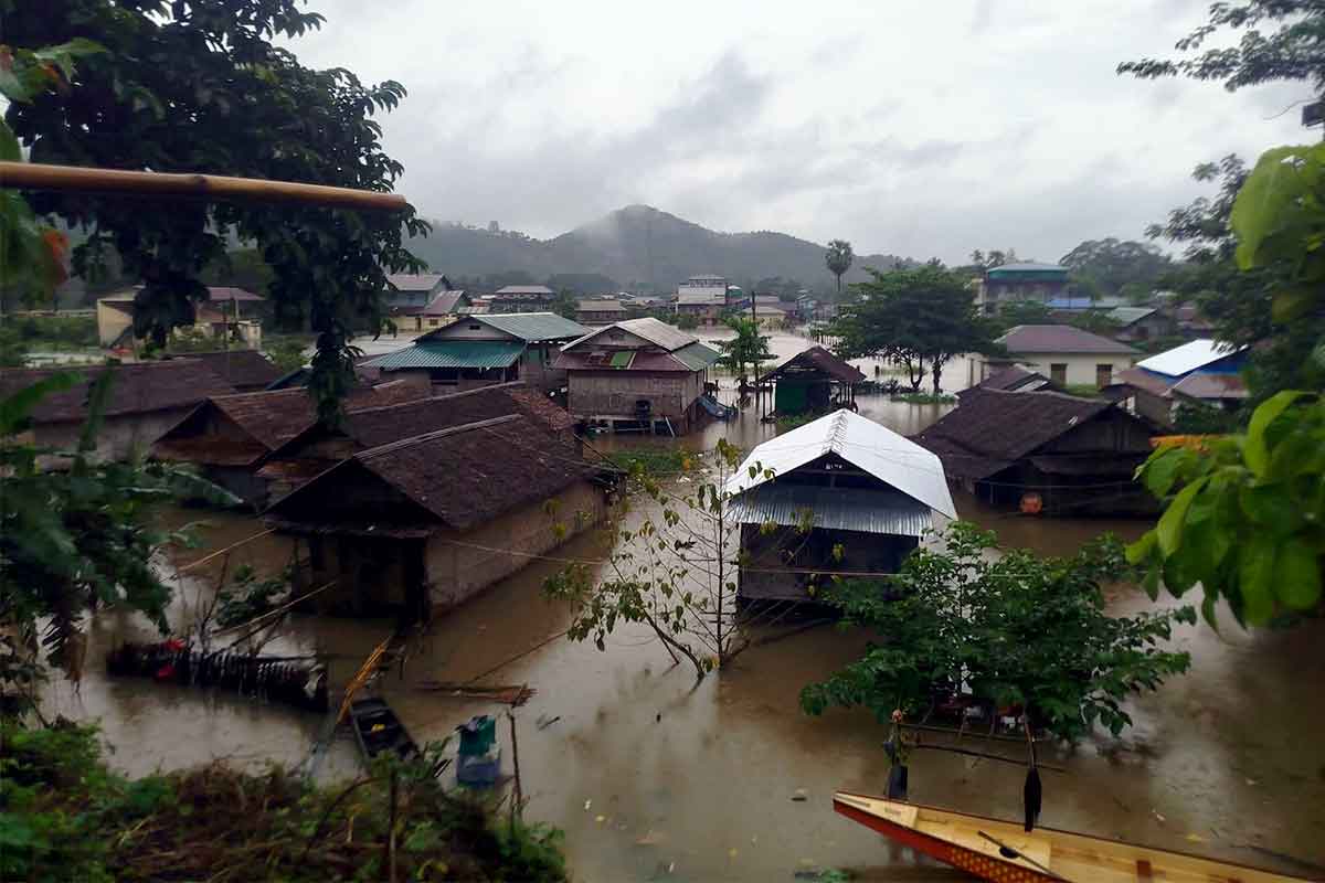 တနင်္သာရီမြစ်ရေ အန္တရာယ်ရေကျော်လွန်၊ အိမ်အချို့ အပေါ်ထပ်အထိ ရေဝင်