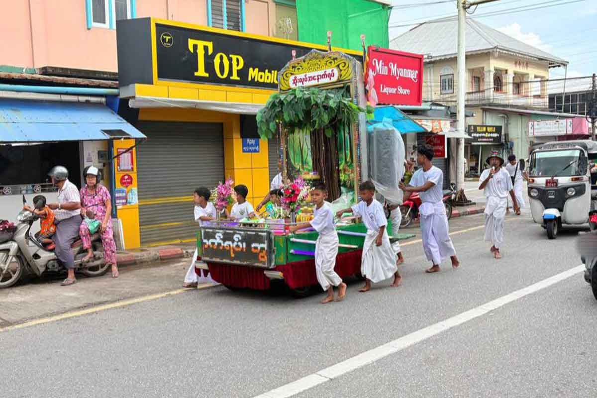 ထားဝယ်မြို့ပေါ်တွင် အဖိတ်ဥပသကာနေ့ အဖွဲ့စုံနီးပါး ပြန်ထွက်လာ